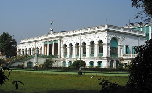 Imagen con el exterior de la Biblioteca Nacional de la India